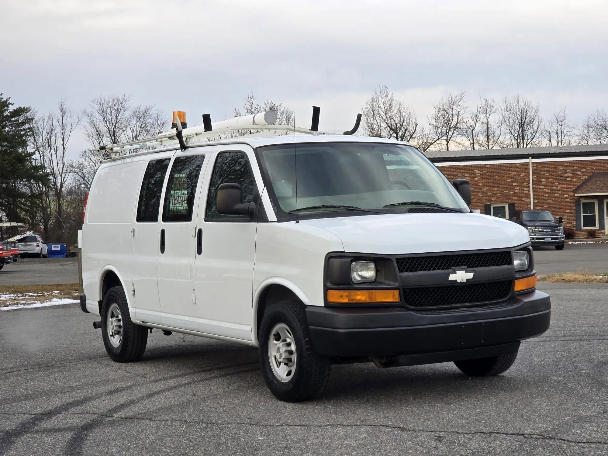 Used 2009 Chevrolet Express 2500 image 4
