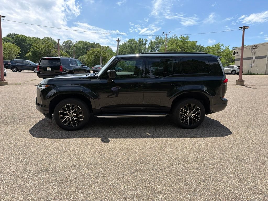 Used 2025 Lexus GX 550 w/ Accessory Package (2T) AWD/4WD image 7