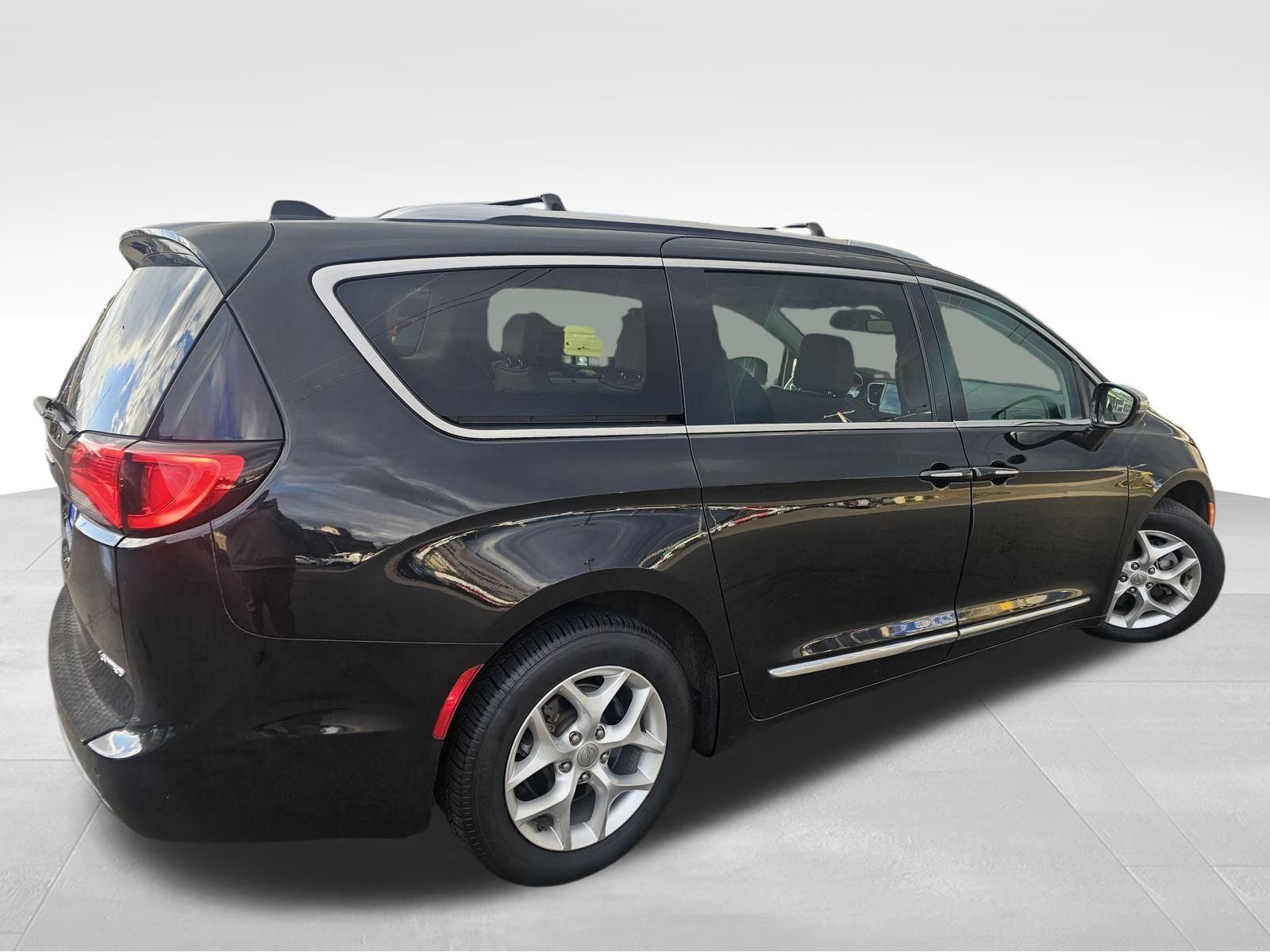 Used 2020 Chrysler Pacifica Limited FWD image 6