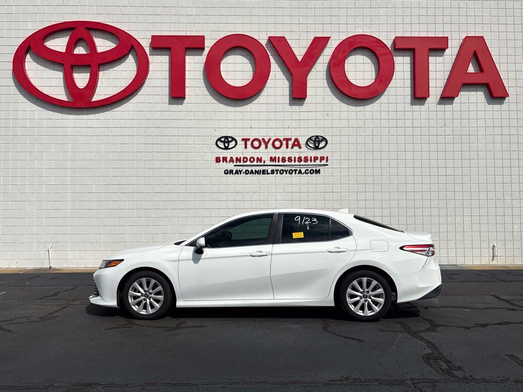 Used 2020 Toyota Camry LE FWD image 4