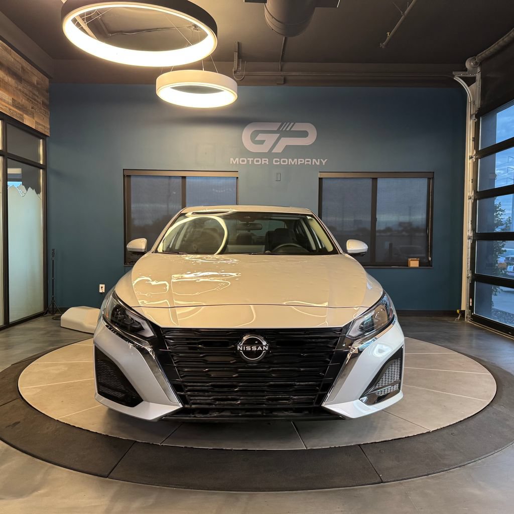 Used 2024 Nissan Altima 2.5 SL AWD/4WD image 8