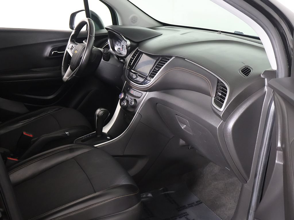 Used 2020 Chevrolet Trax LT w/ LT Convenience Package FWD image 20
