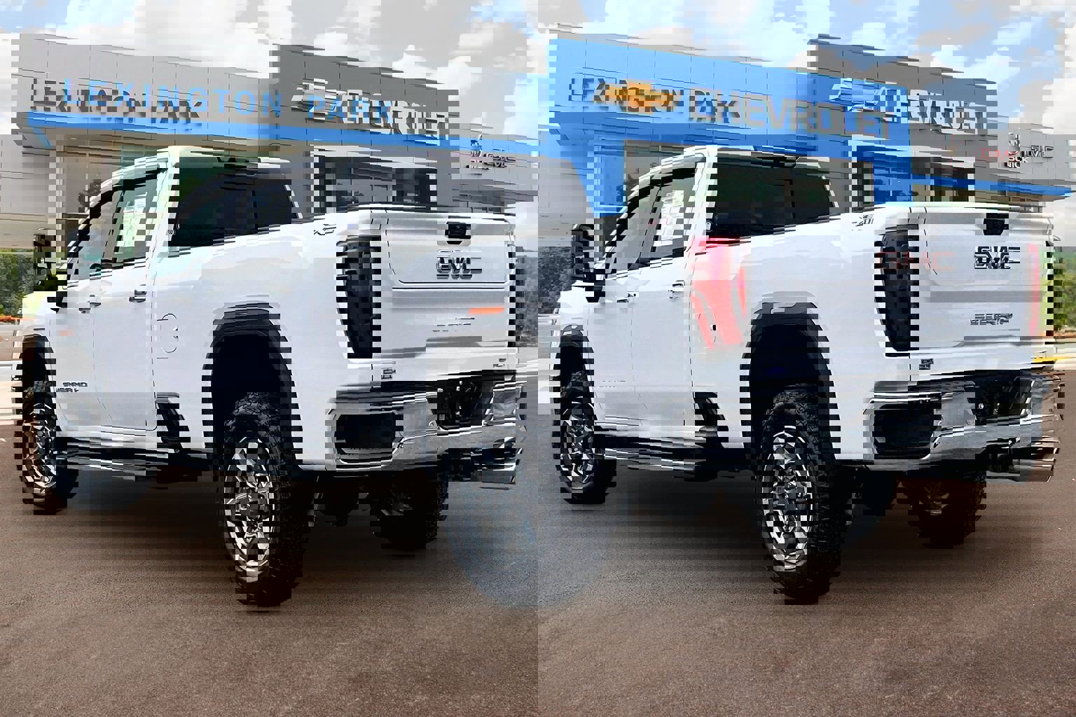 Used 2025 GMC Sierra 3500 SLT w/ SLT Premium Package image 2