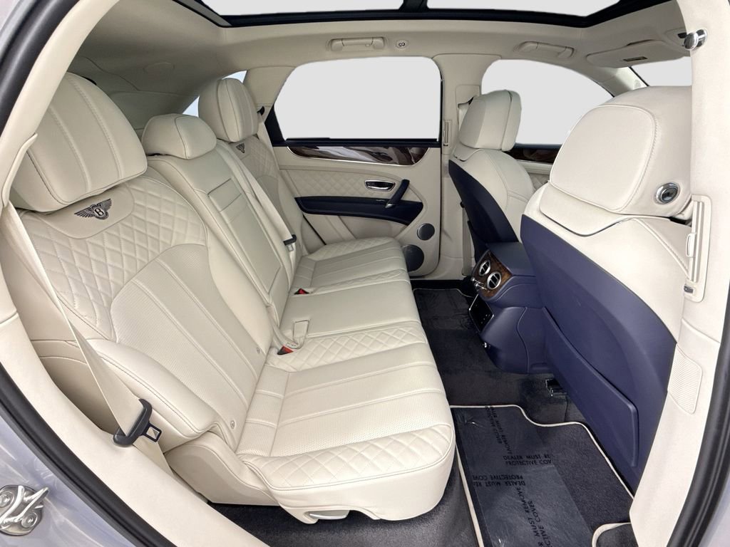 Used 2018 Bentley Bentayga image 21