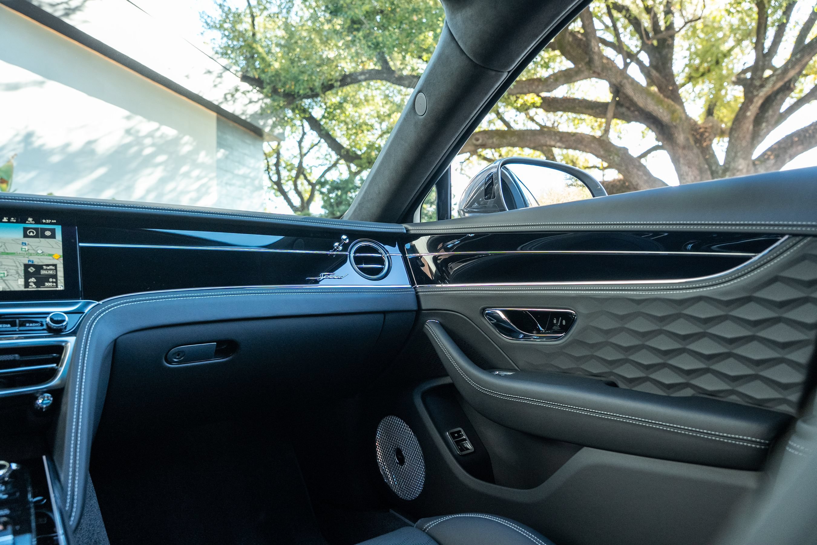 Certified 2025 Bentley Flying Spur Plug-In Hybrid AWD/4WD image 36