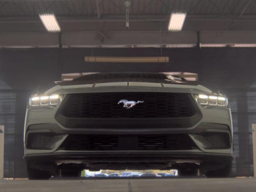 Used 2025 Ford Mustang Coupe RWD image 4