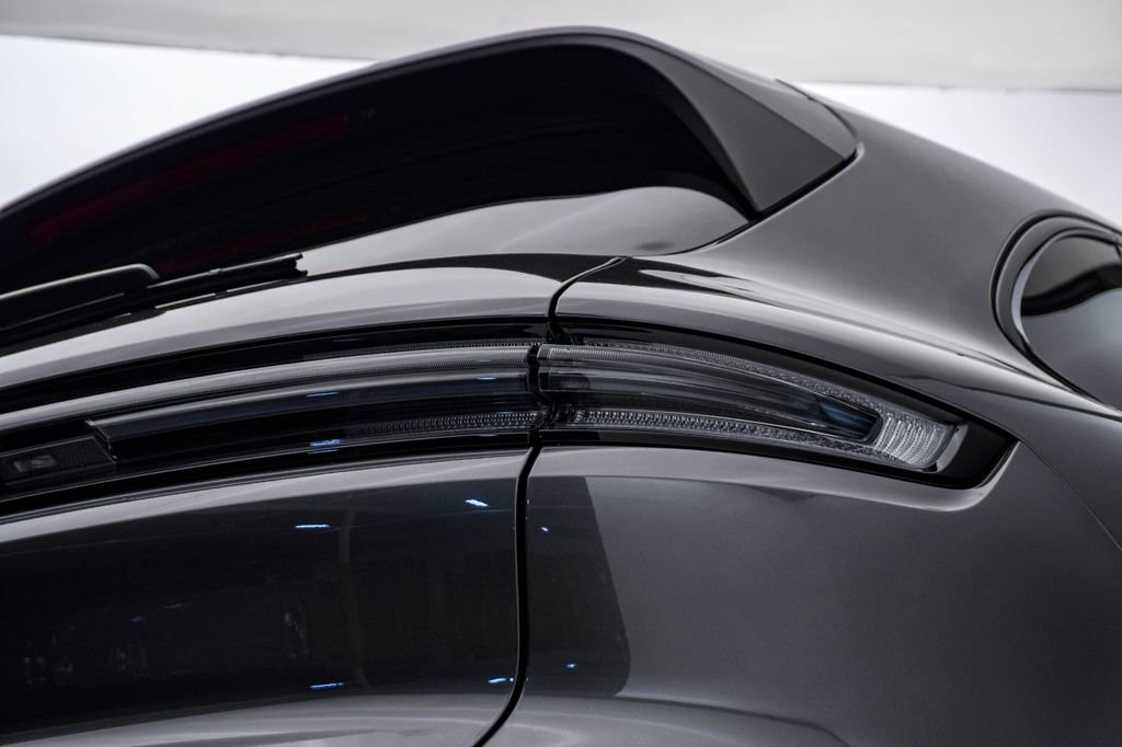Certified 2025 Porsche Cayenne E-Hybrid AWD/4WD image 12