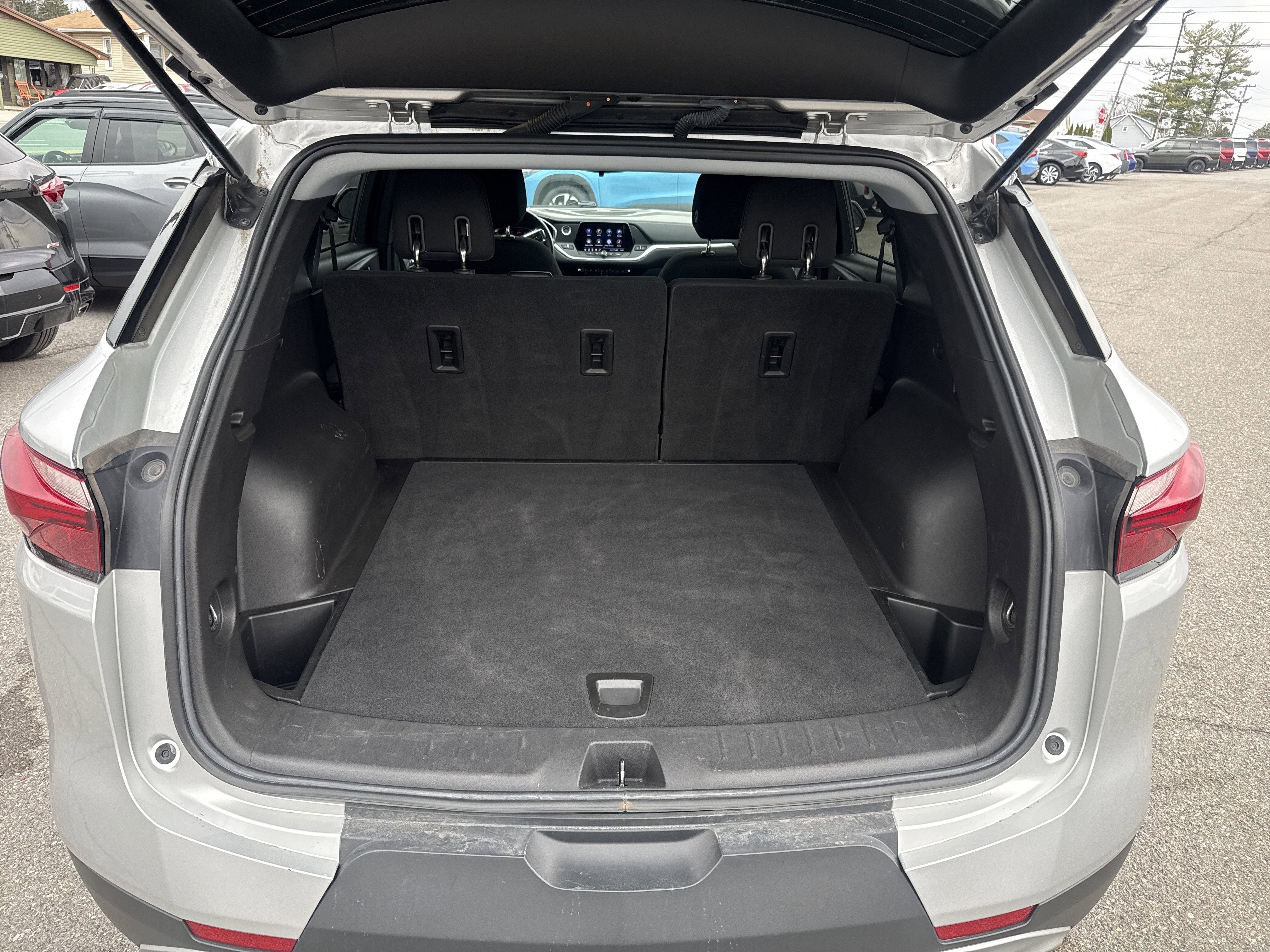 Used 2021 Chevrolet Blazer LT w/ LPO, Black Accent Package image 5