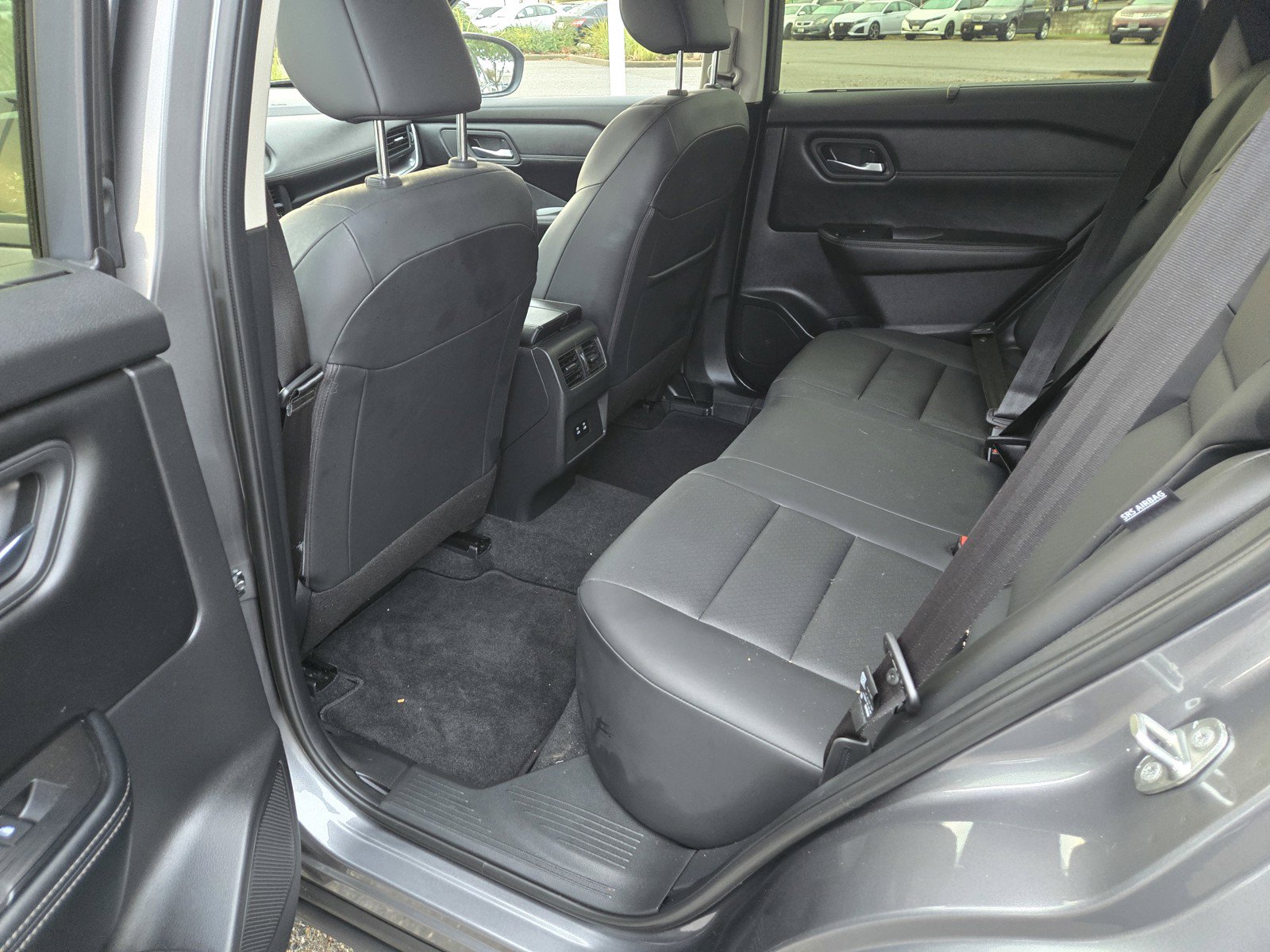 Used 2024 Nissan Rogue SV w/ SV Premium Package FWD image 16