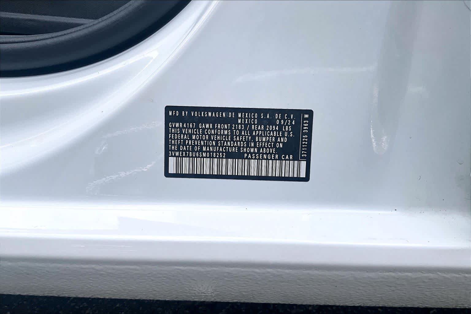 Used 2025 Volkswagen Jetta SE FWD image 33