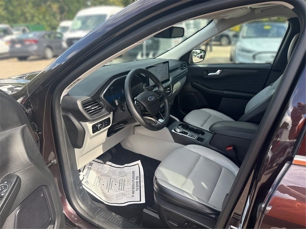 Used 2023 Ford Escape Platinum image 9