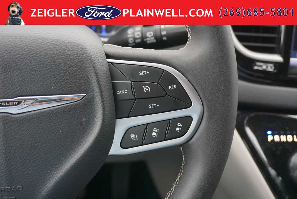 Used 2024 Chrysler Pacifica Touring-L FWD image 27