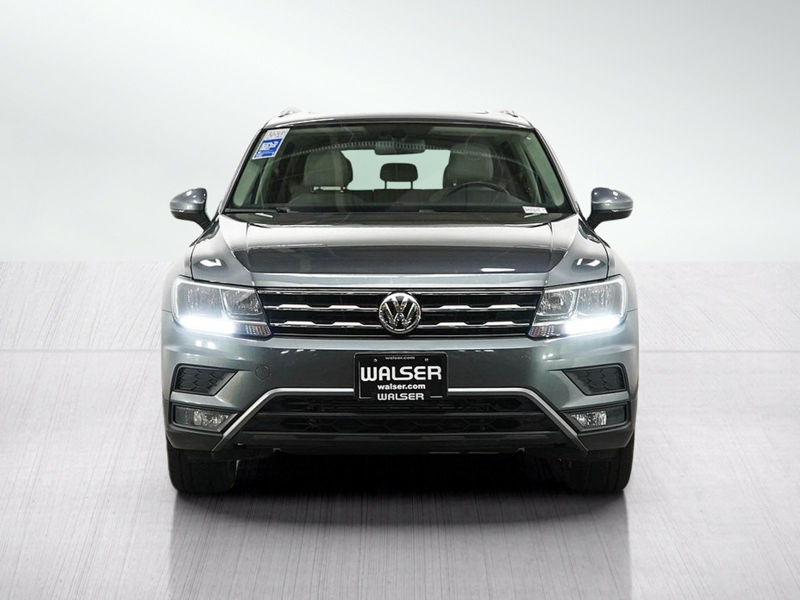 Used 2018 Volkswagen Tiguan SEL AWD/4WD image 8