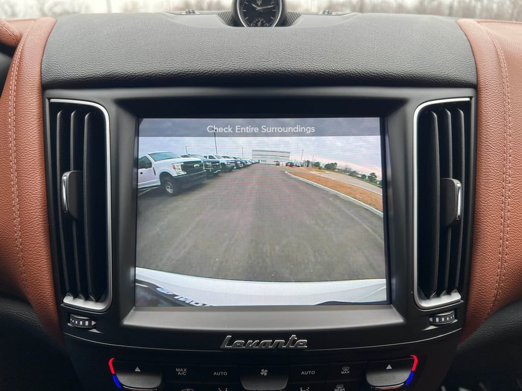 Used 2020 Maserati Levante image 12