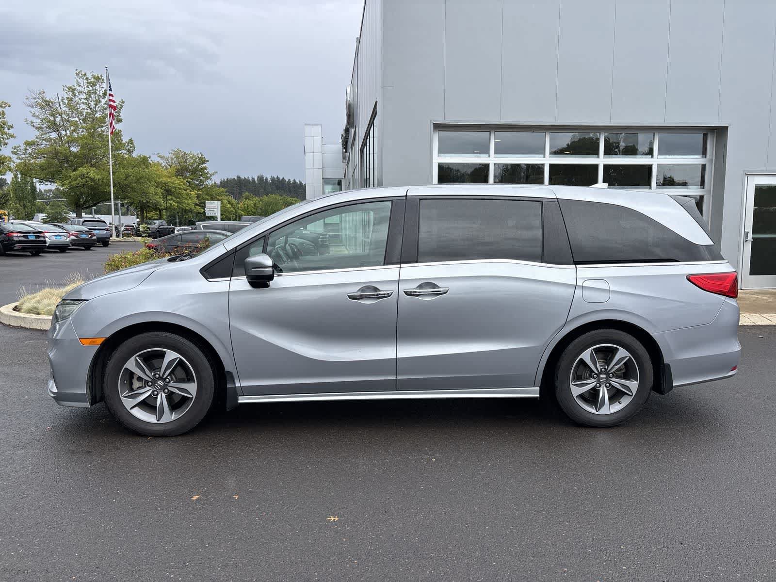 Used 2018 Honda Odyssey Touring image 2