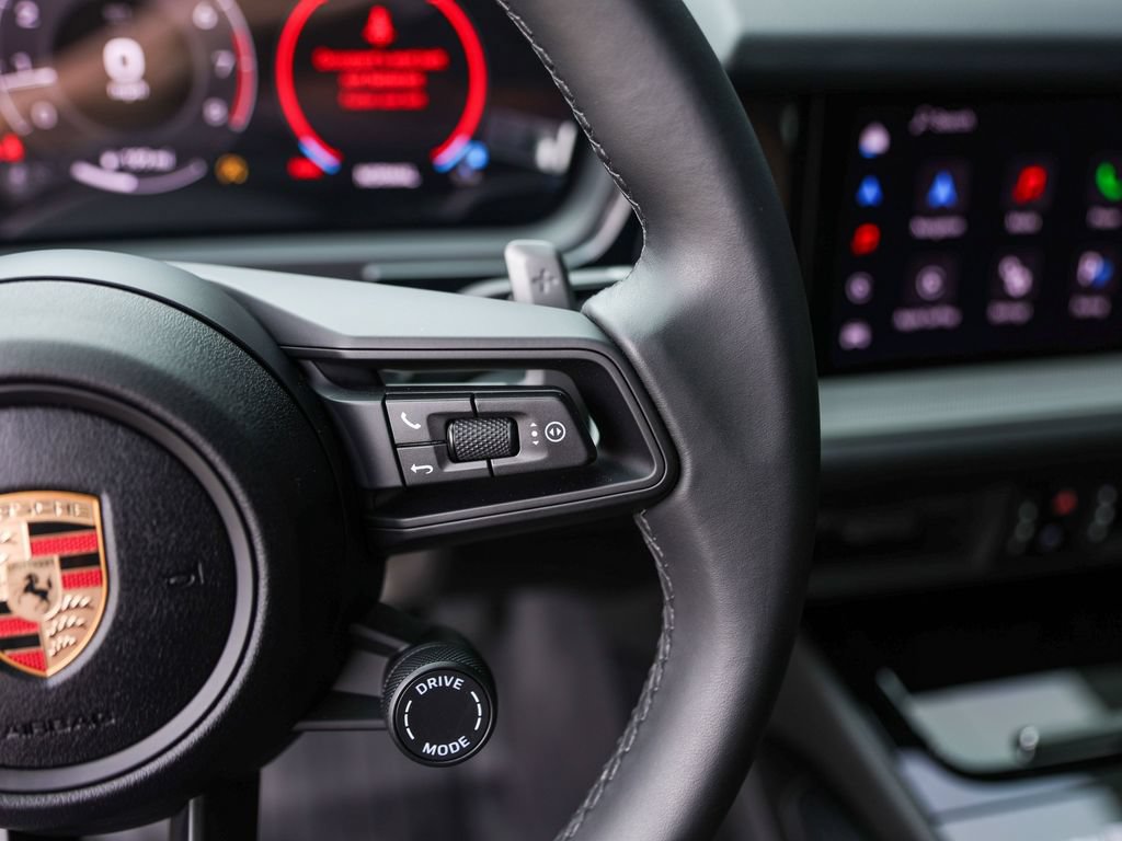 Certified 2025 Porsche Cayenne AWD/4WD image 19