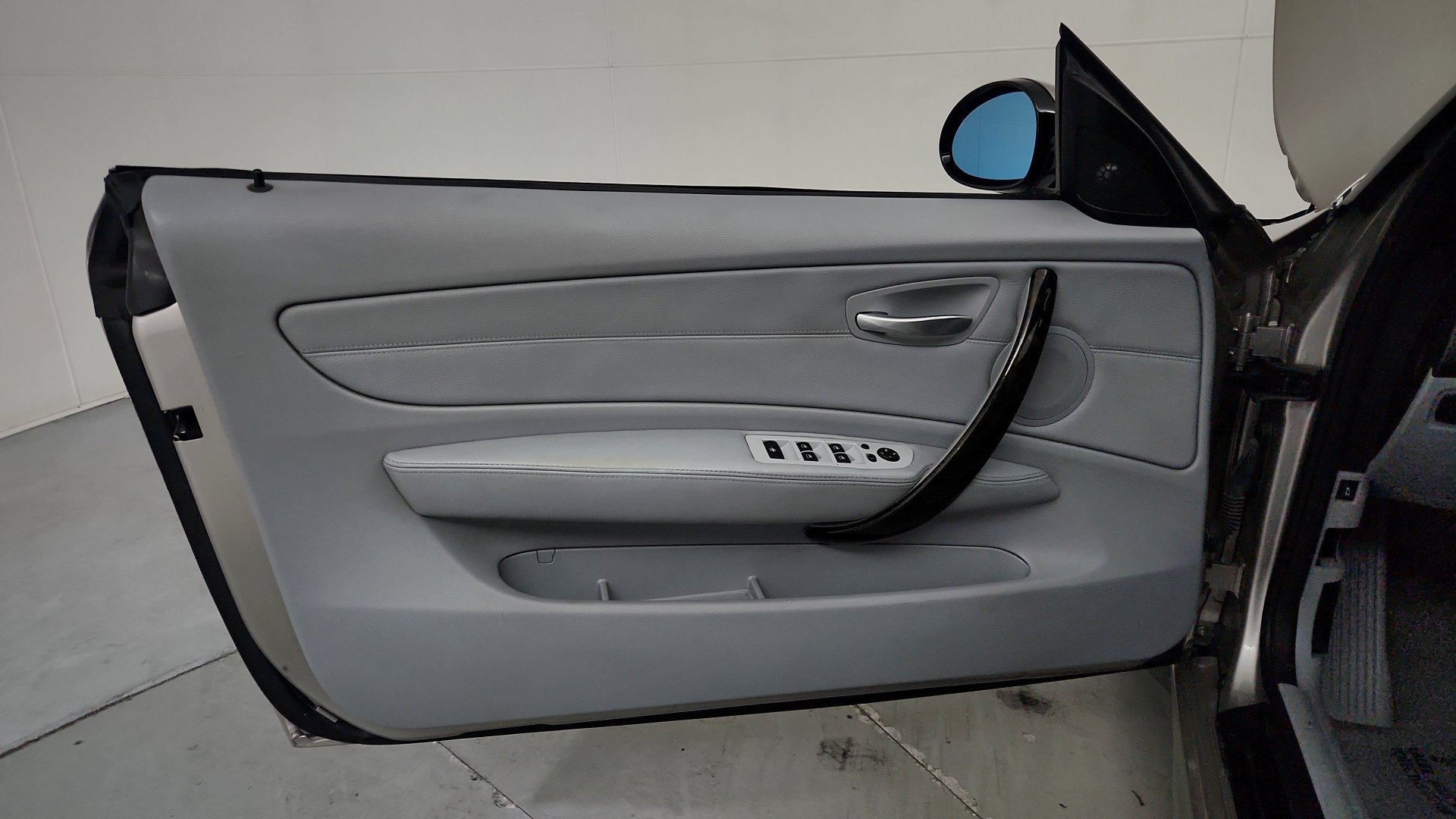 Used 2008 BMW 135i Convertible RWD image 16