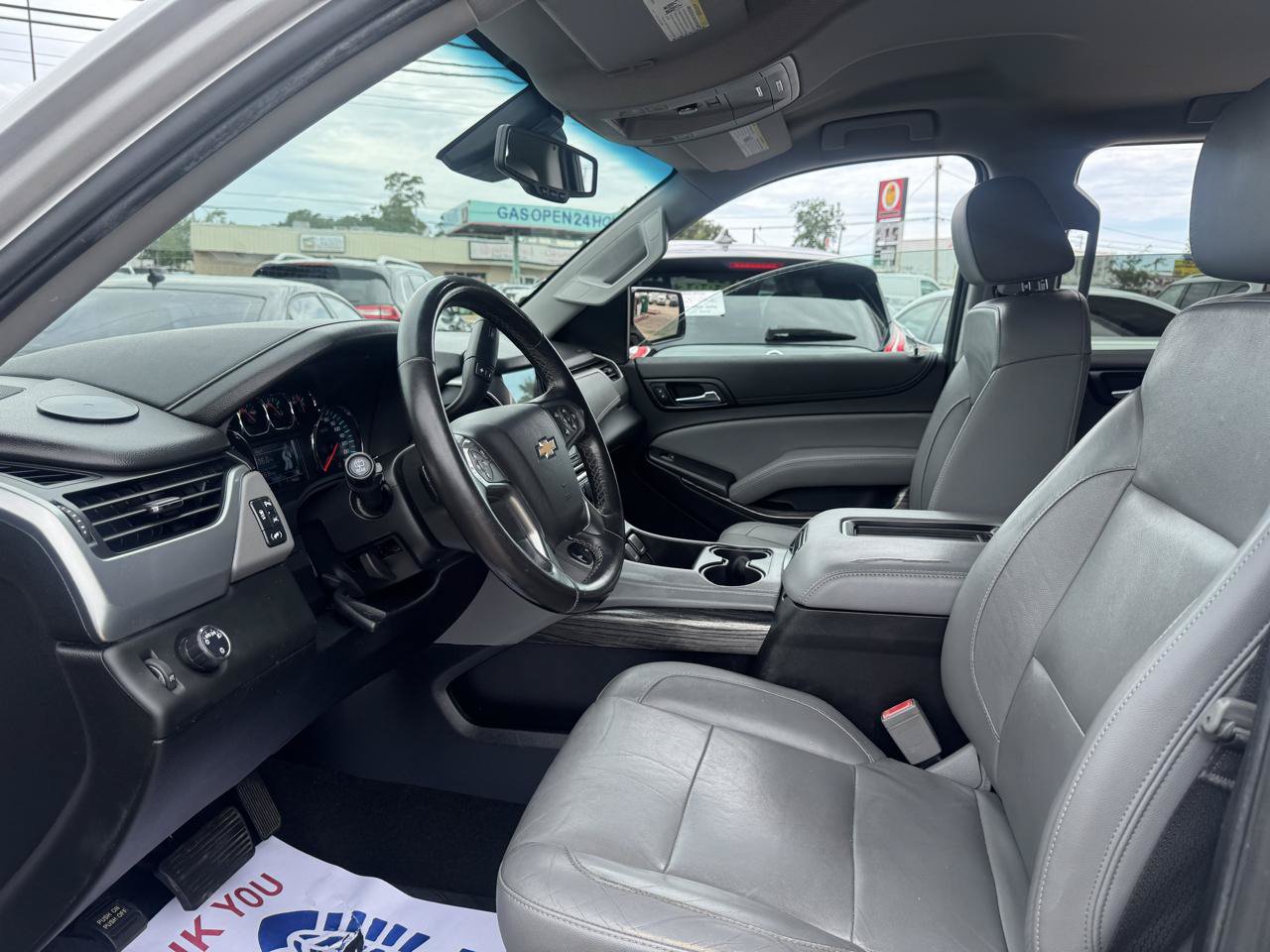 Used 2018 Chevrolet Suburban LT RWD image 7