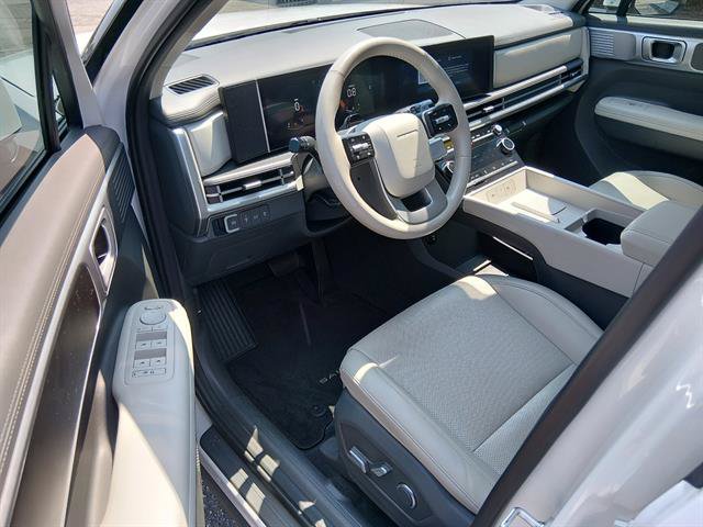 Used 2025 Hyundai Santa Fe SEL FWD image 9