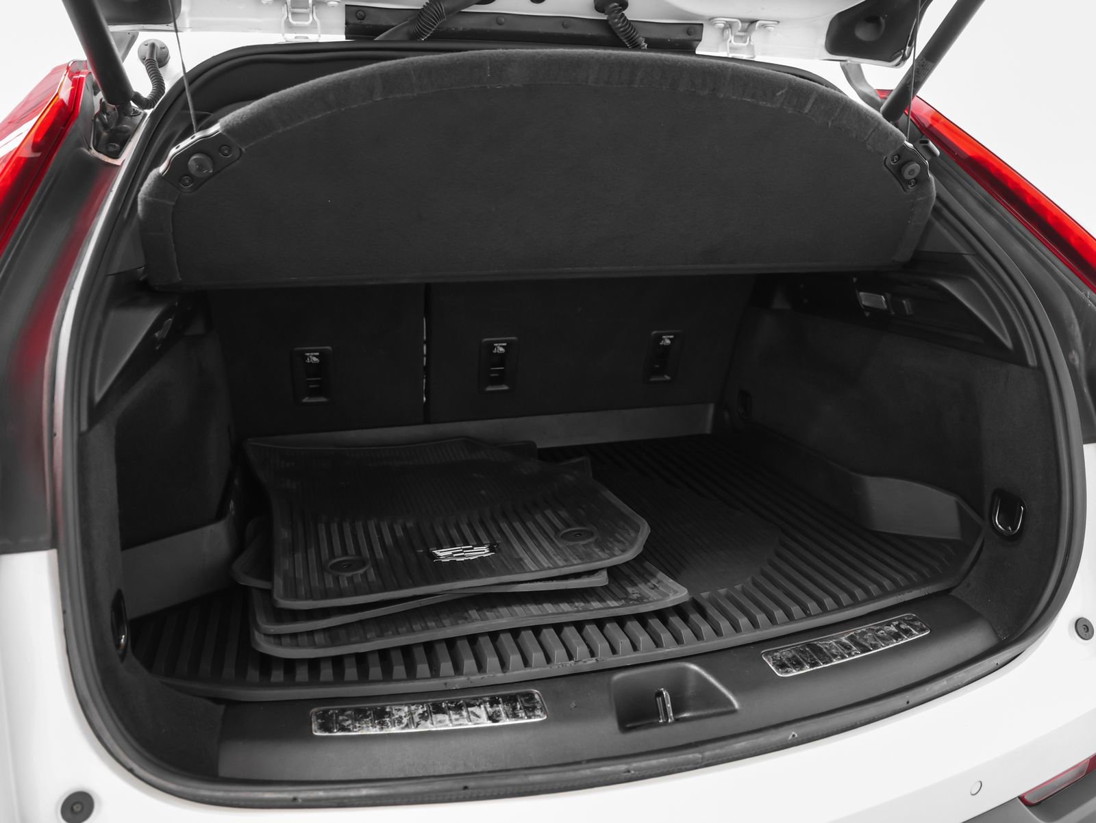 Used 2021 Cadillac XT4 Premium Luxury w/ Cold Weather Package AWD/4WD image 19