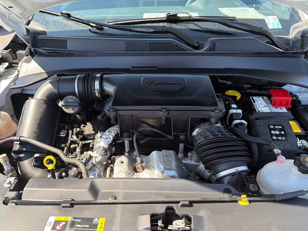 Used 2024 Jeep Compass Latitude image 12