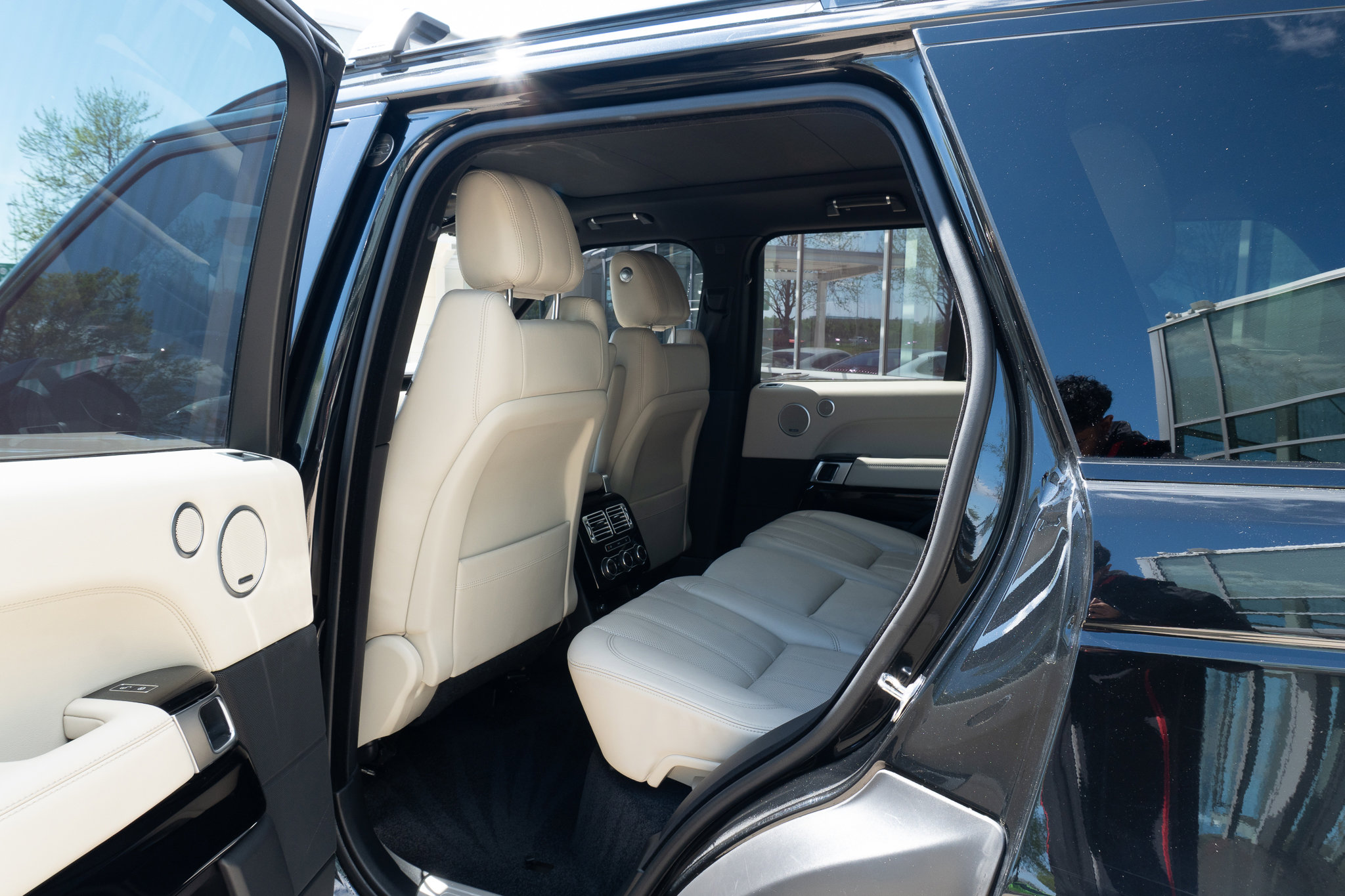 Used 2016 Land Rover Range Rover Supercharged image 25