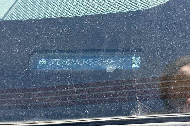 Used 2025 Toyota Prius LE FWD image 3