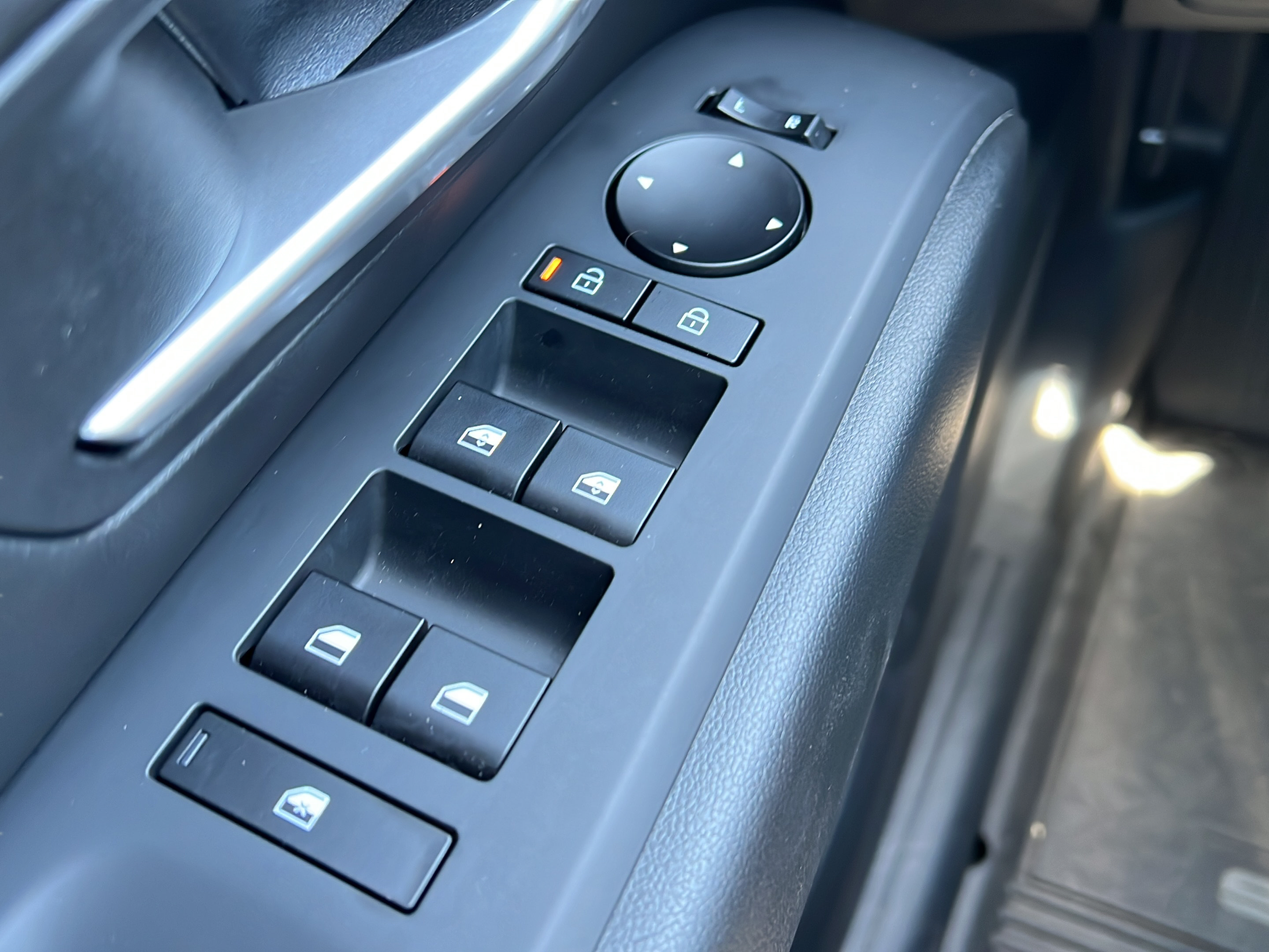 Certified 2025 Hyundai Santa Cruz SEL FWD image 18
