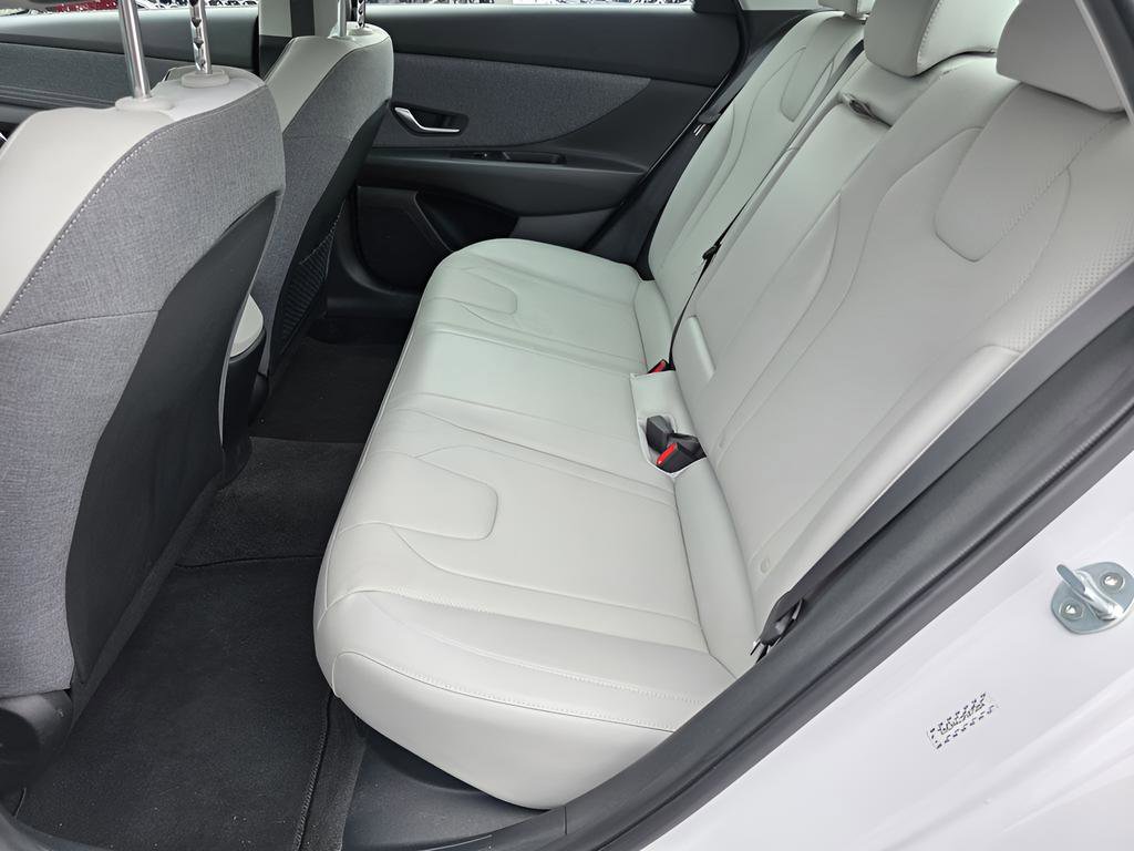 Used 2023 Hyundai Elantra Limited w/ Cargo Package image 15
