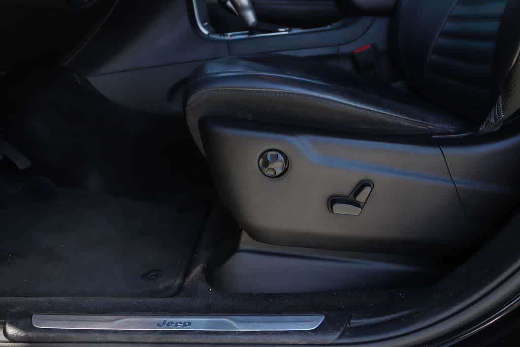 Used 2018 Jeep Grand Cherokee Limited RWD image 19