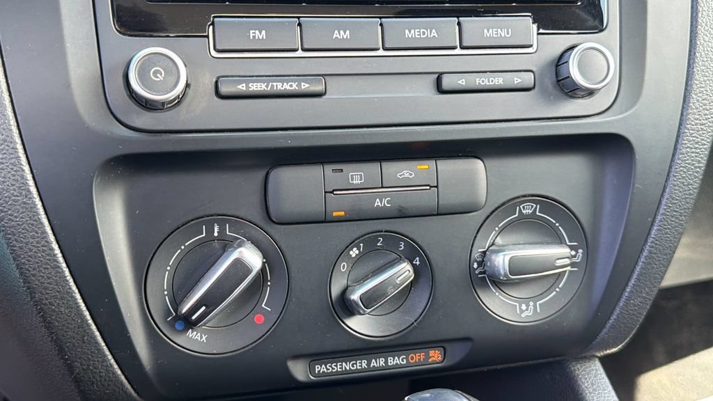 Used 2013 Volkswagen Jetta SE FWD image 14