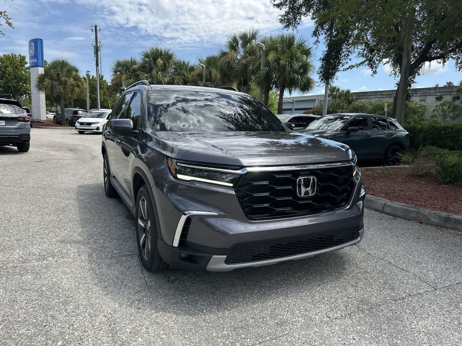 Used 2025 Honda Pilot Touring image 8