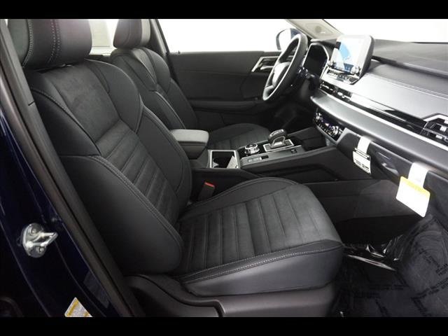 New 2025 Mitsubishi Outlander SE image 9