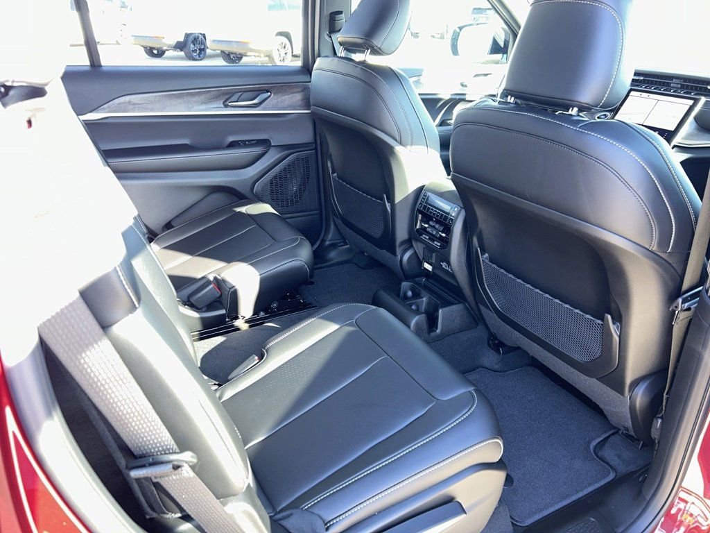 New 2025 Jeep Grand Cherokee L Limited w/ Black Appearance Package image 15