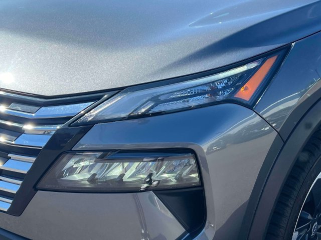 Used 2025 Nissan Rogue SV AWD/4WD image 9