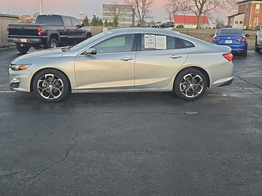 Used 2022 Chevrolet Malibu LT image 2