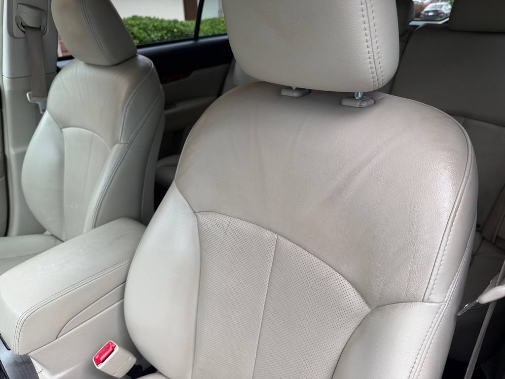 Used 2011 Subaru Outback 2.5i Limited AWD/4WD image 13
