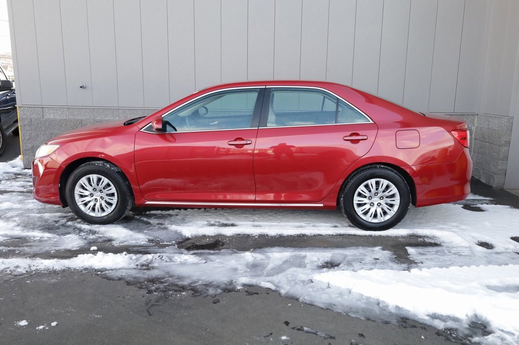 Used 2013 Toyota Camry LE image 2
