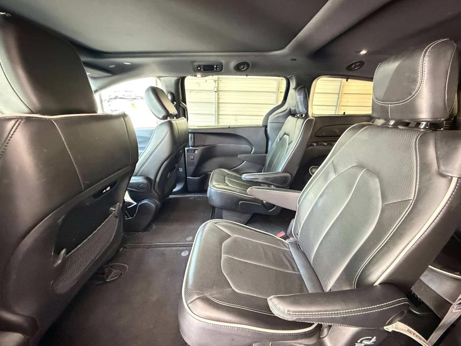 Used 2025 Chrysler Pacifica Limited FWD image 27