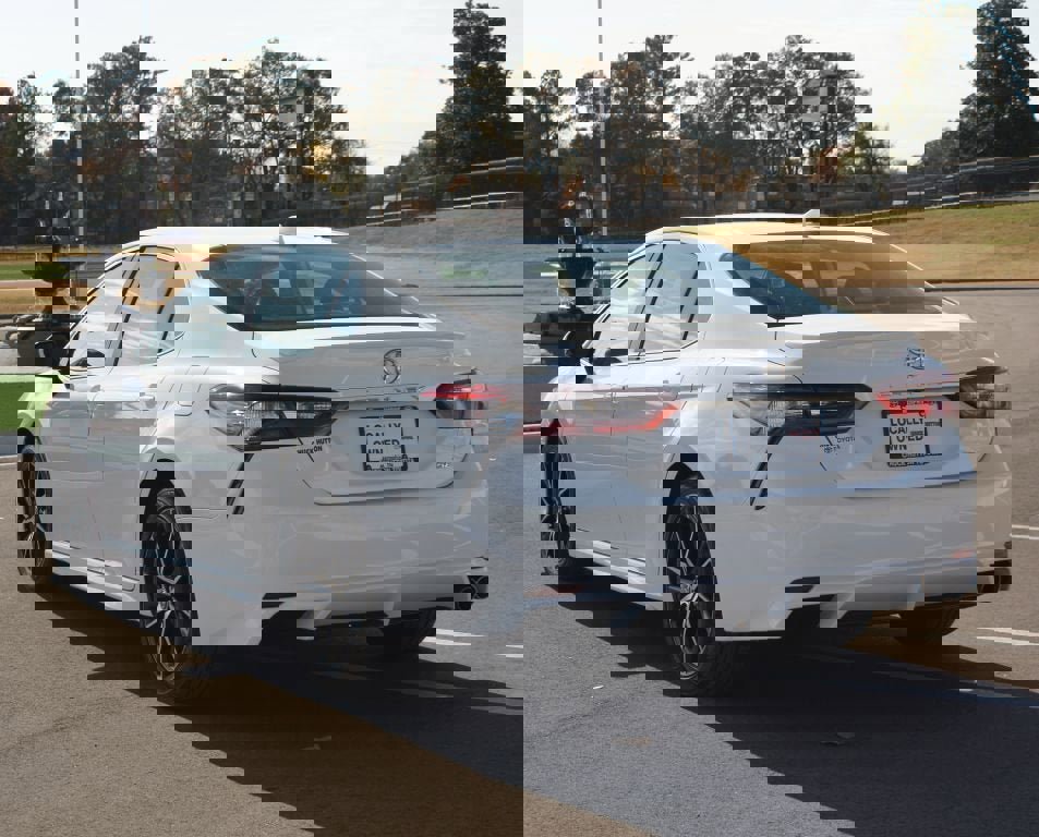 Used 2024 Toyota Camry SE image 13