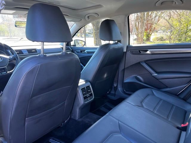 Used 2018 Volkswagen Passat 2.0T SE image 15