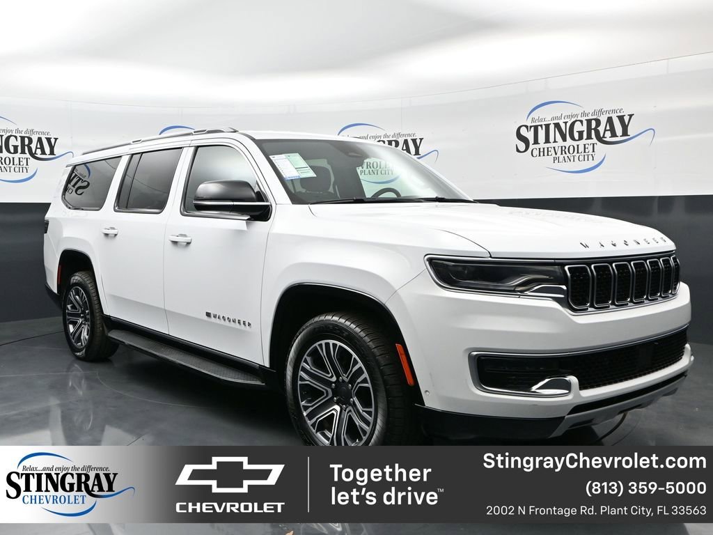 Used 2024 Jeep Wagoneer L Series II w/ Flexible Seating Group AWD/4WD image 1