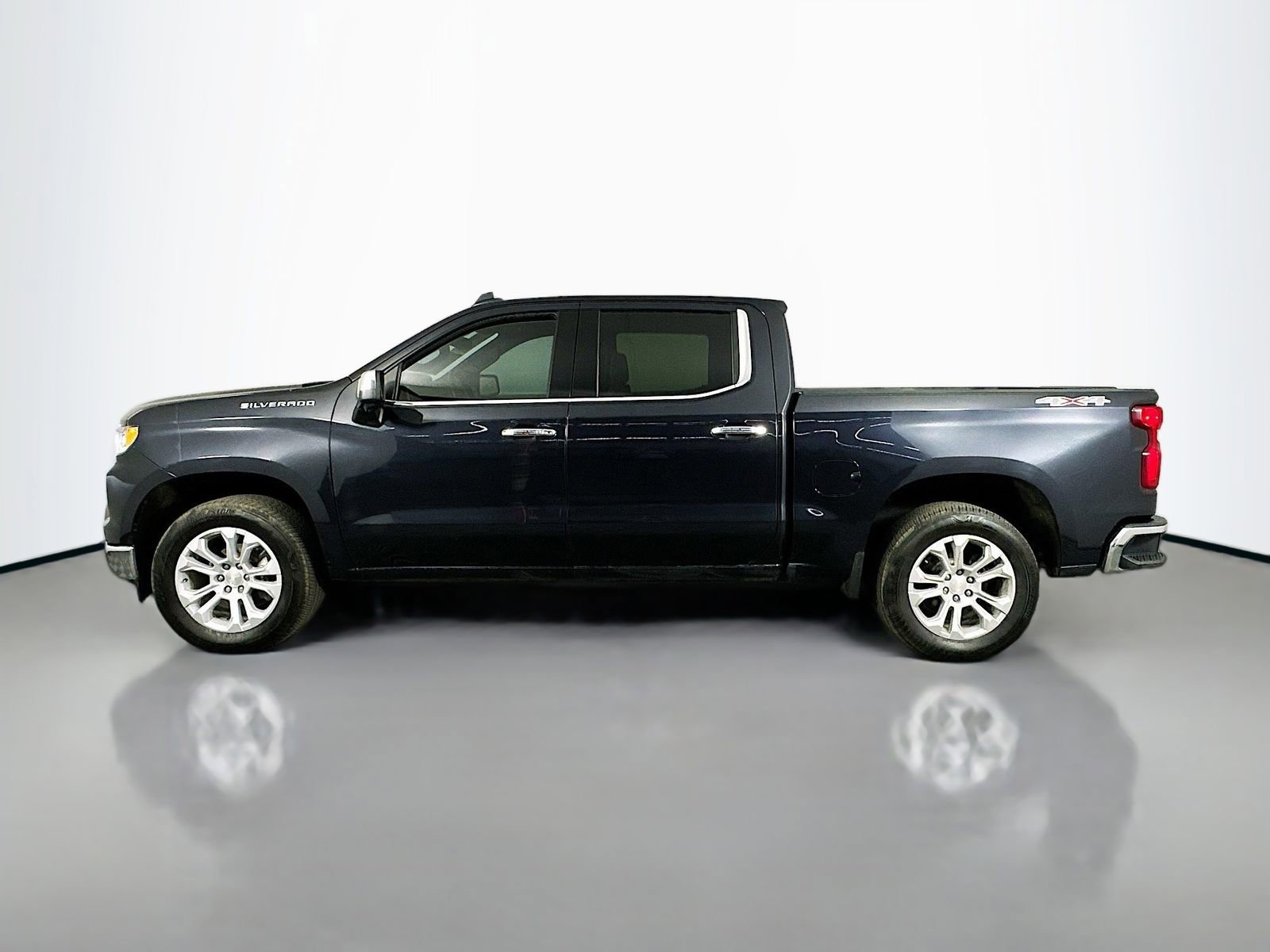 Used 2022 Chevrolet Silverado 1500 LTZ w/ LTZ Convenience Package II image 8