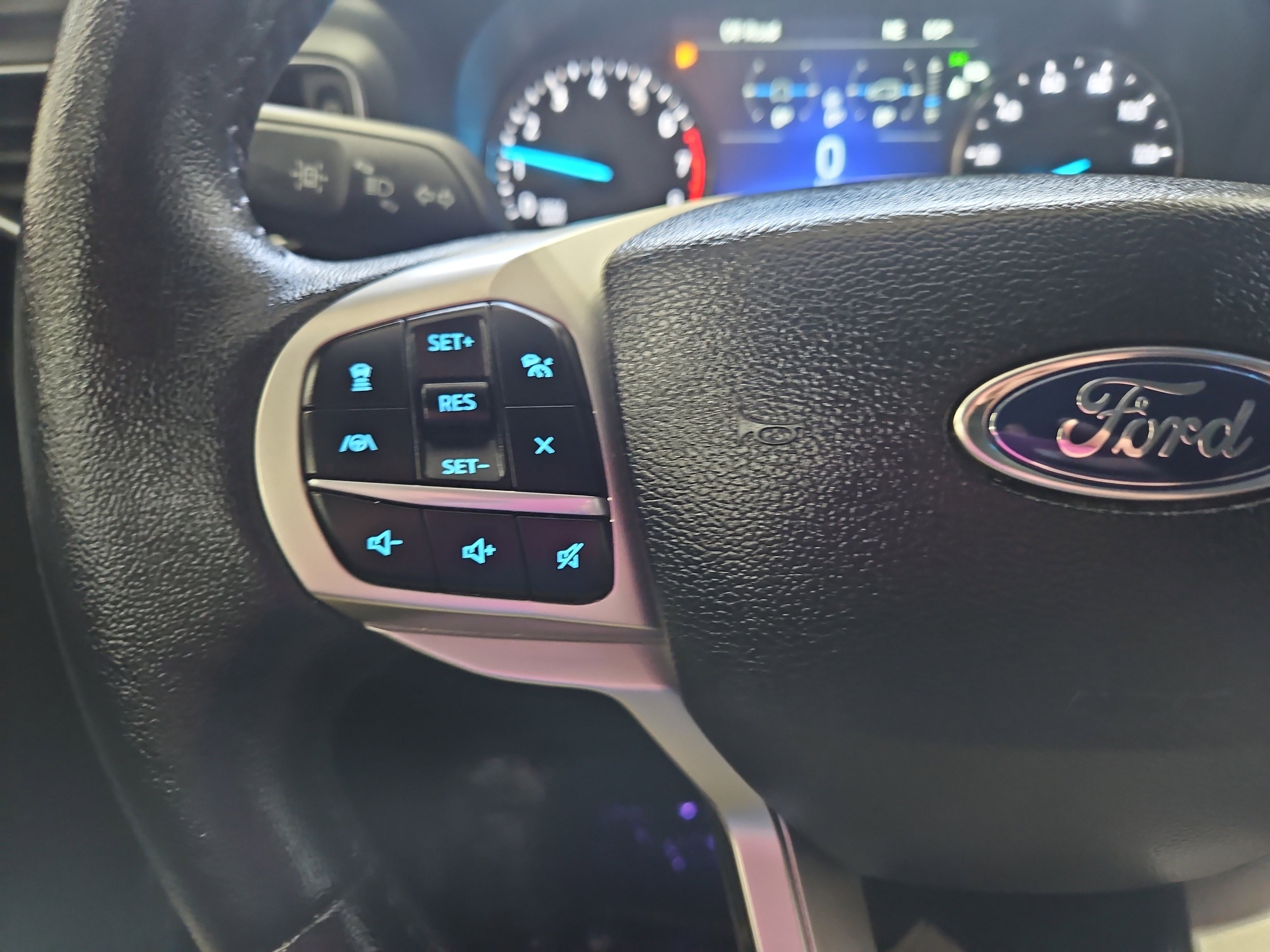 Used 2023 Ford Explorer Limited image 16