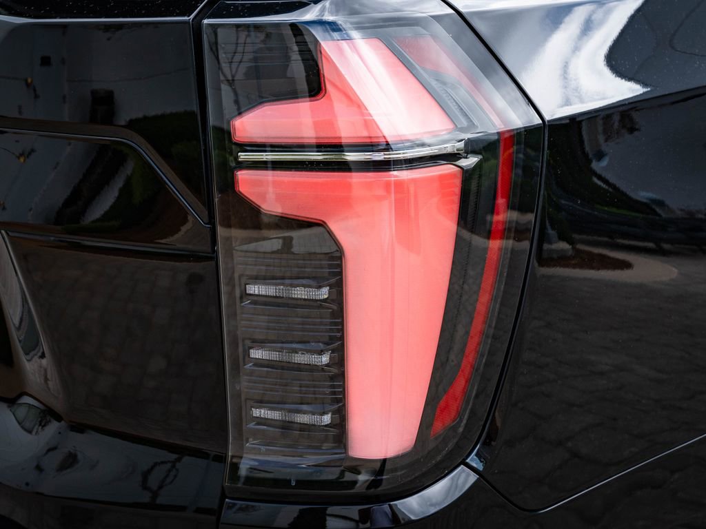 Used 2025 Chevrolet Tahoe Premier image 9