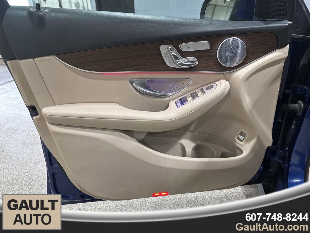 Used 2020 Mercedes-Benz GLC 300 4MATIC image 14