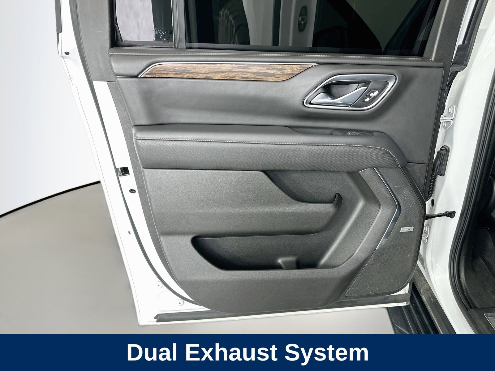 Used 2021 Chevrolet Suburban Premier w/ Premium Package AWD/4WD image 32