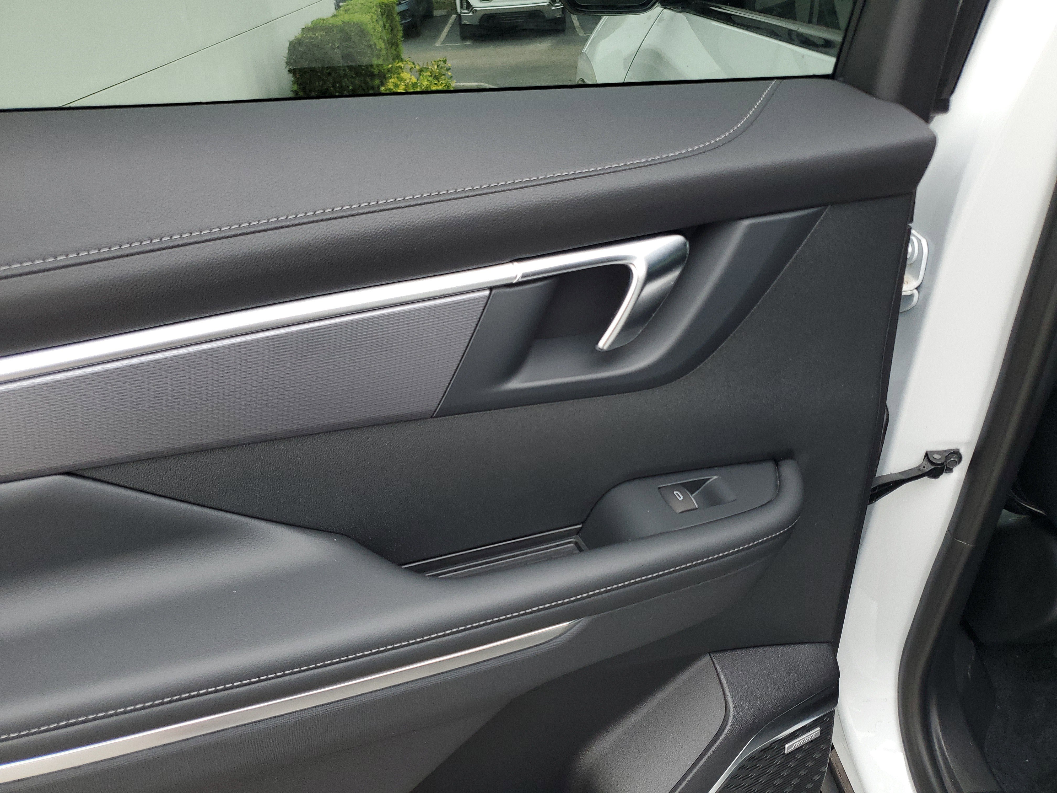 Certified 2025 Buick Enclave Sport Touring w/ Power Package image 13