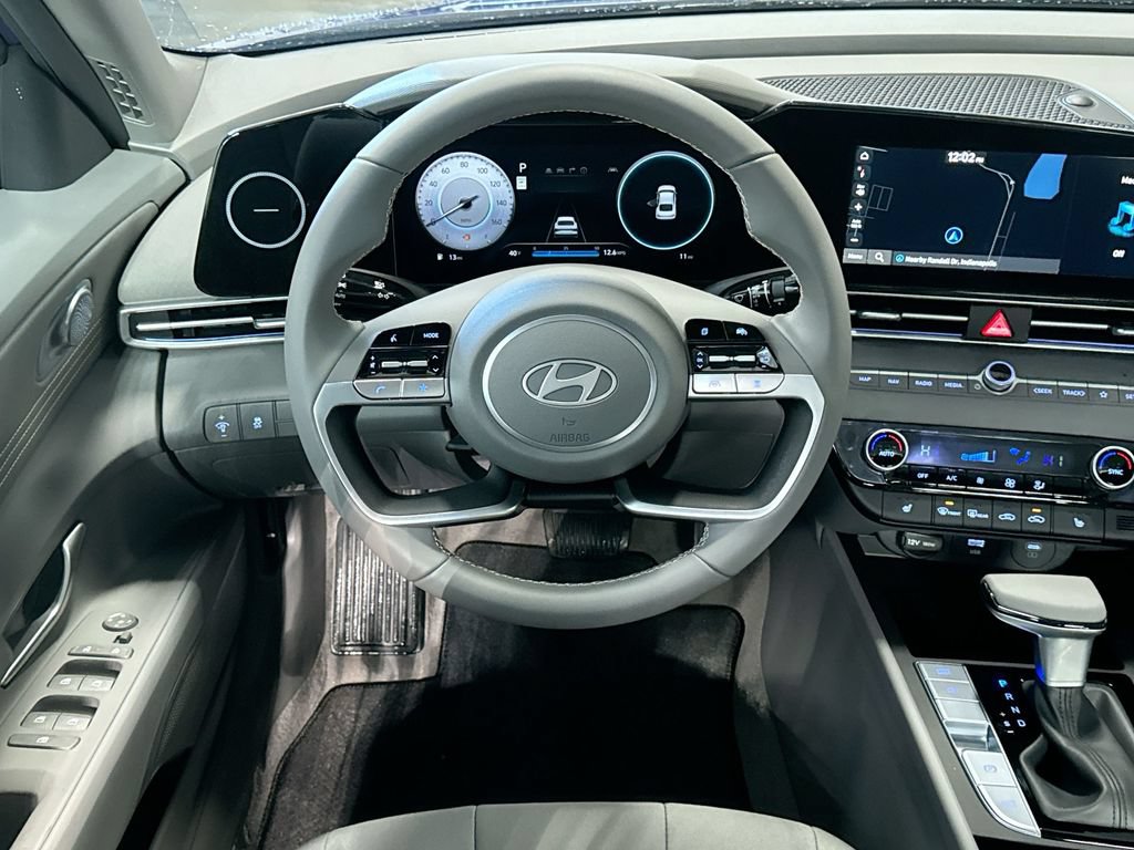 Used 2025 Hyundai Elantra SEL FWD image 12