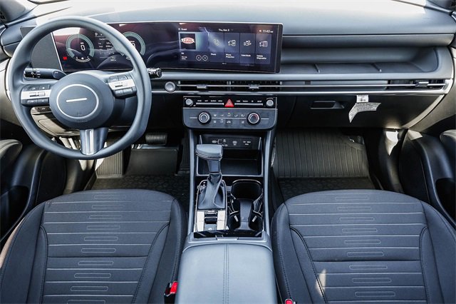 Certified 2025 Hyundai Santa Cruz SE image 12